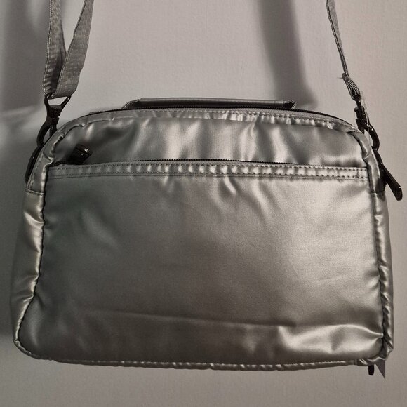 NWT LUG Scoop SE Crossbody in Metallic Silver - Picture 3 of 12